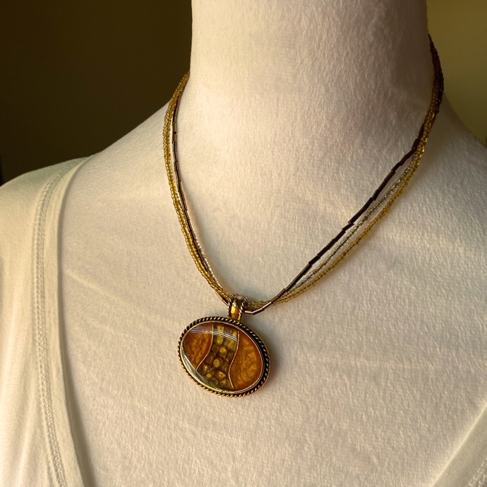 EUC Rare Find Vintage Kenneth Cole Gold Tone Oval Resin Pendant KC Hallmark